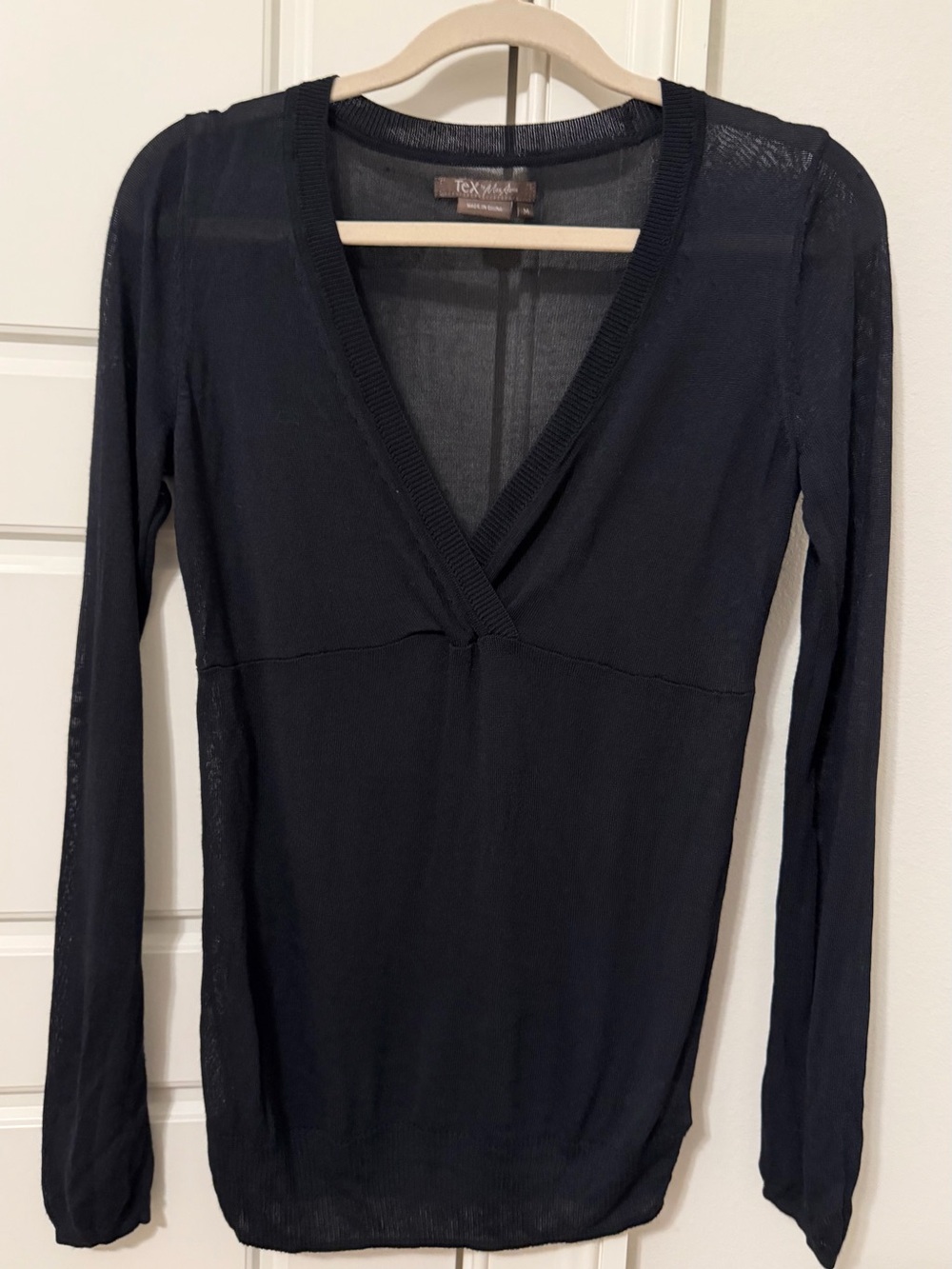 Women's Black V-Neck Long Sleeve sweater